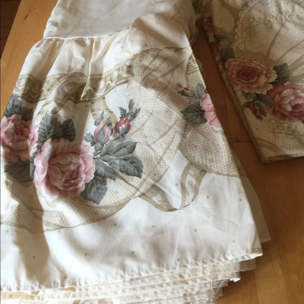 COPY - NEW Bedskirt, size Queen